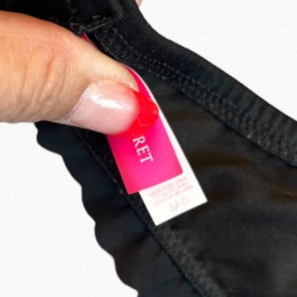 EUC Victoria's Secret Scalloped Edge Halter Neck Bikini Top Black Women's Sz 34D - Picture 4 of 4